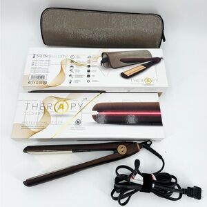 Salón Selección Therapy Gold Edition Professional Styler hair straightener.
